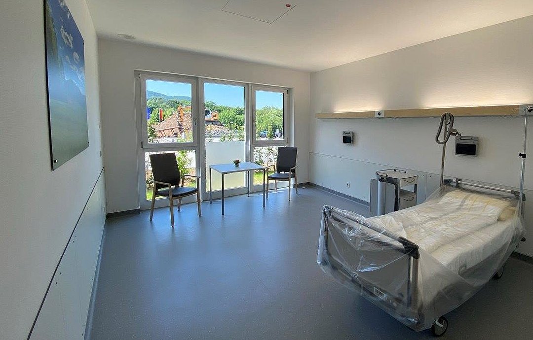 Patientenzimmer auf Station A im neuen Bettenhaus der Vitos OKK.