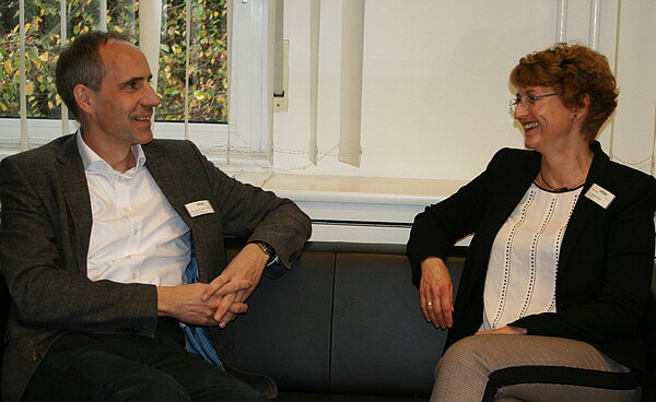 Dr. Harald Scherk und Dr. Annette Duve im Gespräch