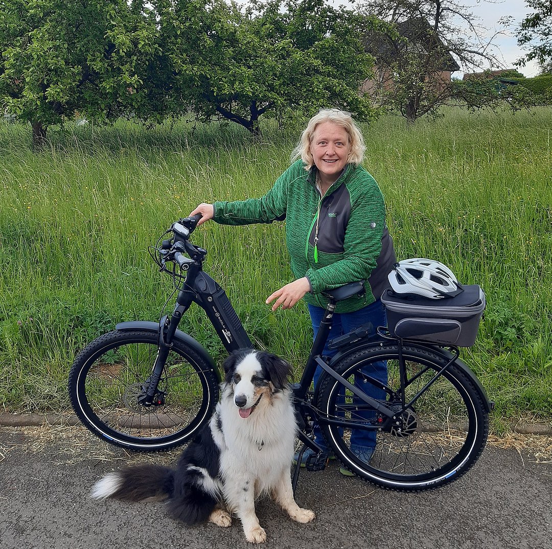Bikeleasing bei Vitos: Sylvia Bangert mit ihrem neuen Fahrrad